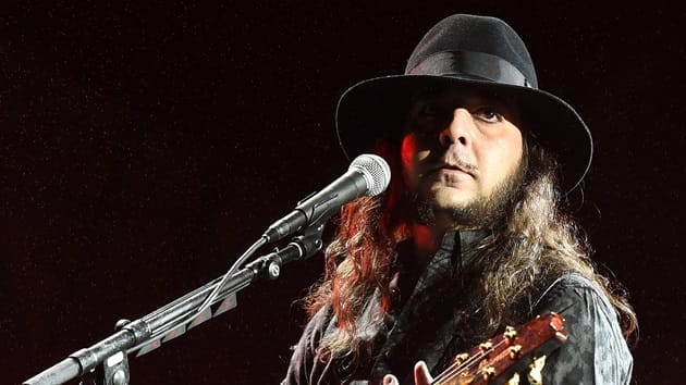Daron Malakian Mocks Oasis During System of a Down London Show